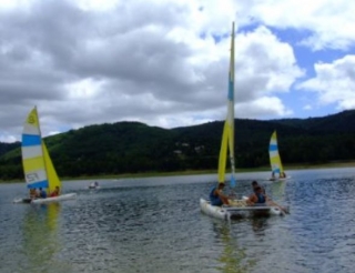 Naviguer sur le lac de St Ferreol
